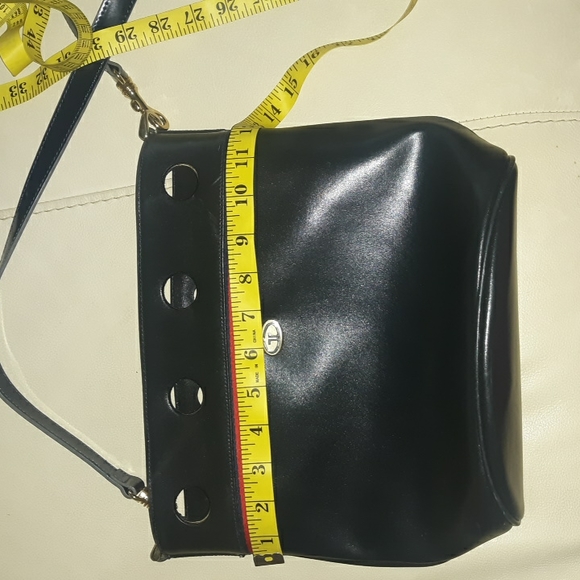 🌺NAVY LEATHER BUCKET CROSSBODY - Picture 7 of 10